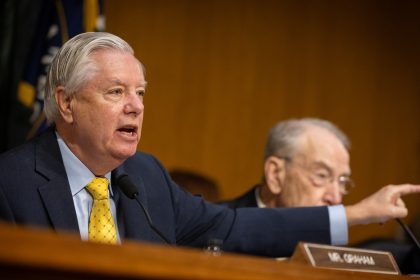 Trump gritó tanto en una conversación con Irán que se quedó sin voz, dice Lindsey Graham