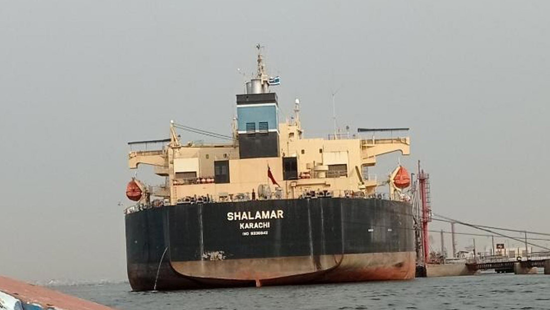 Primer petrolero pasa por el estrecho de Ormuz desde el bloqueo naval de EE.UU. a Irán