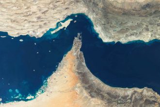 Irán lanza un ultimátum sobre el estrecho de Ormuz