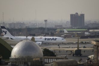 Irán reabre parte de su espacio aéreo