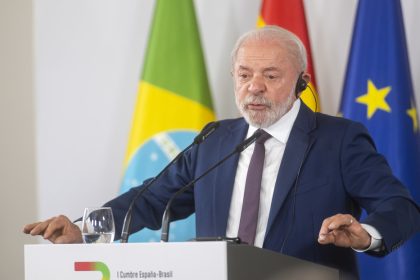 Lula: "El mundo gasta billones en armas mientras la gente muere de hambre"