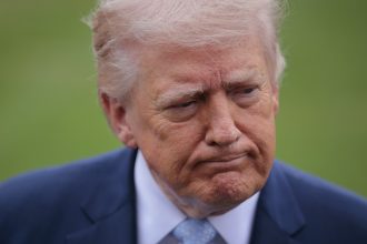 La razón por la que asesores de Trump lo habrían mantenido fuera de la sala de crisis sobre Irán