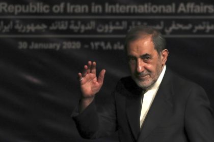 Asesor del líder supremo iraní: "La época de imponer seguridad desde el otro lado del océano llegó a su fin