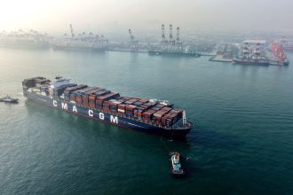 Atacan con "disparos de advertencia" un buque francés en el estrecho de Ormuz