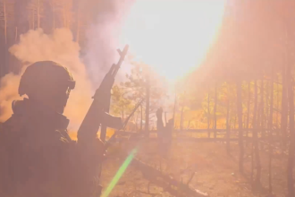 VIDEO: Lanzacohetes ruso deja en cenizas un punto de despliegue de tropas ucraniano