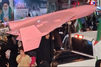 VIDEO: Irán exhibe un dron Shahed pintado de rosa por este desgarrador motivo