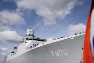 Cómo un 'gadget' de solo 6 dólares puso al descubierto a un costoso buque de guerra