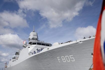 Cómo un 'gadget' de solo 6 dólares puso al descubierto a un costoso buque de guerra