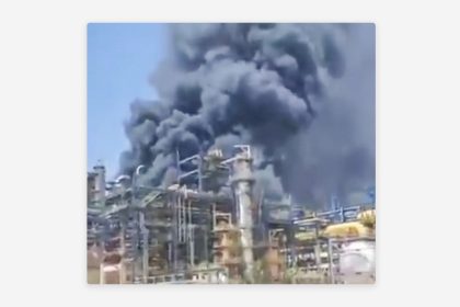 VIDEO: Gran incendio devora una refinería un día antes de su inauguración oficial por Narendra Modi