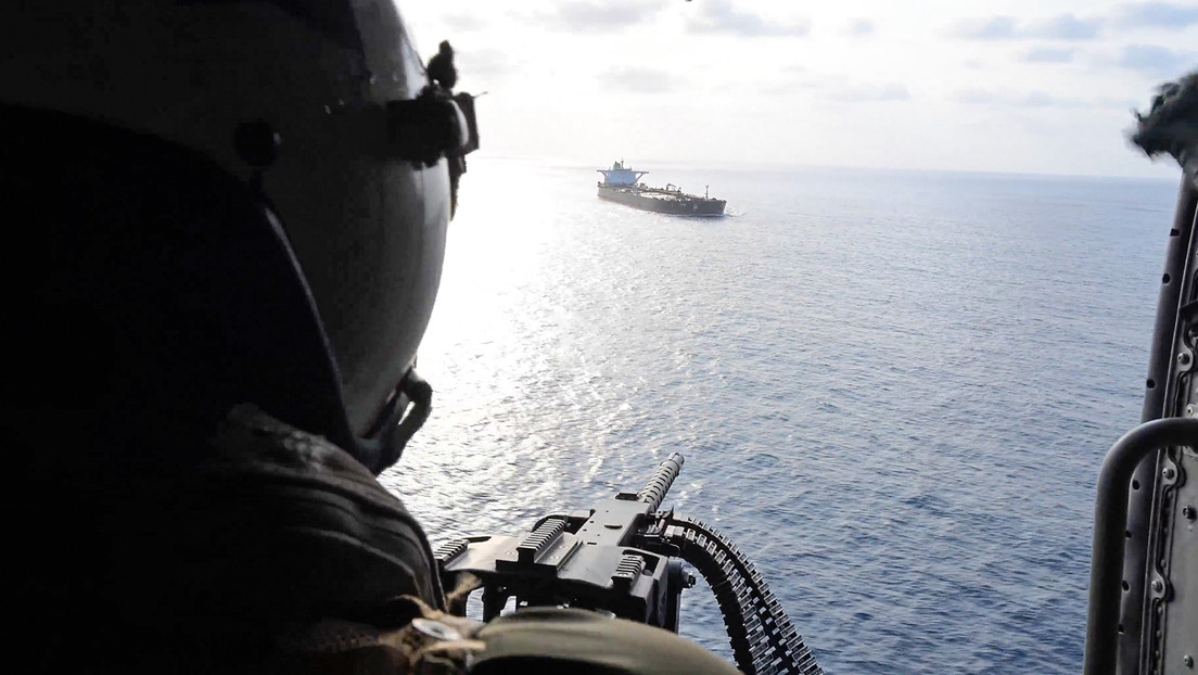 VIDEO: EE.UU. muestra cómo sus fuerzas bloquean el paso de buques iraníes en Ormuz