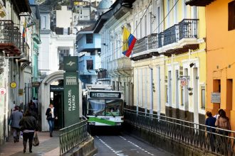 Anuncian toque de queda en una capital latinoamericana