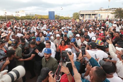 Venezolanos realizan una "gran peregrinación nacional" por el cese total de las sanciones