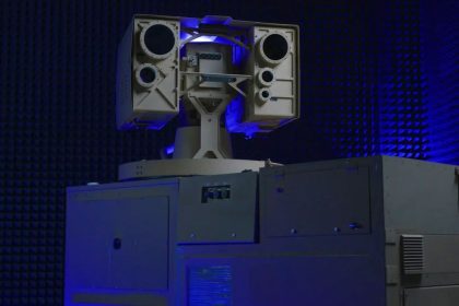 FOTOS: Trascienden primeras imágenes de armas láser en portaviones de EE.UU.