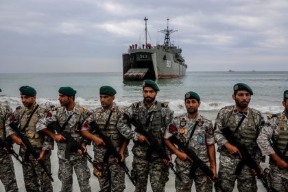 El Ejército iraní advierte que romperá "por la fuerza" el bloqueo naval de EE.UU.