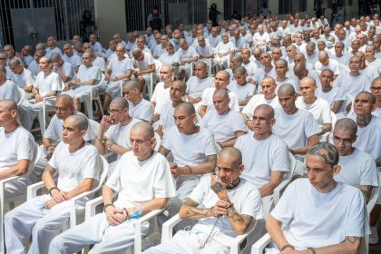 El Salvador celebra un juicio masivo contra 486 miembros de la MS-13