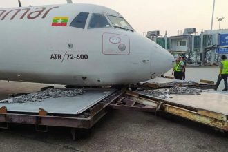 VIDEO: Un avión con los frenos averiados colisiona en un aeropuerto de Myanmar