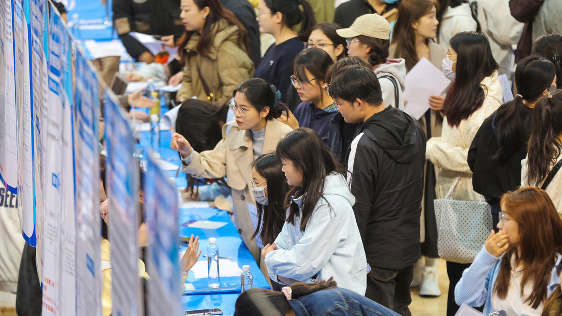 Se dispara el desempleo en la generación Z en China: ¿a qué se debe?