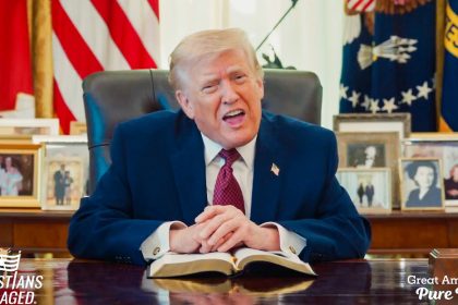 VIDEO: Trump lee un pasaje de la Biblia en medio de tensiones con el papa León XIV