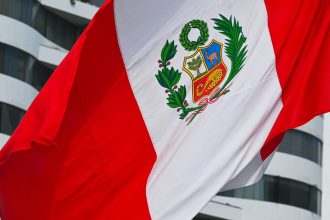 Lluvia de renuncias en Perú: Dos ministros dimiten tras escándalo por compra de cazas de EE.UU.