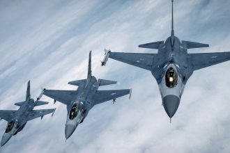 ¿Golpe administrativo en Perú? Militares desoyen al presidente y pactan compra de aviones de EE.UU.