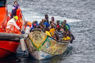 "Habría que meterlos 5 días en un cayuco": el mensaje de un obispo a los antimigrantes de España