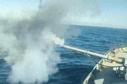 VIDEO: Un buque lanzamisiles ruso realiza ejercicios de tiro en el Báltico