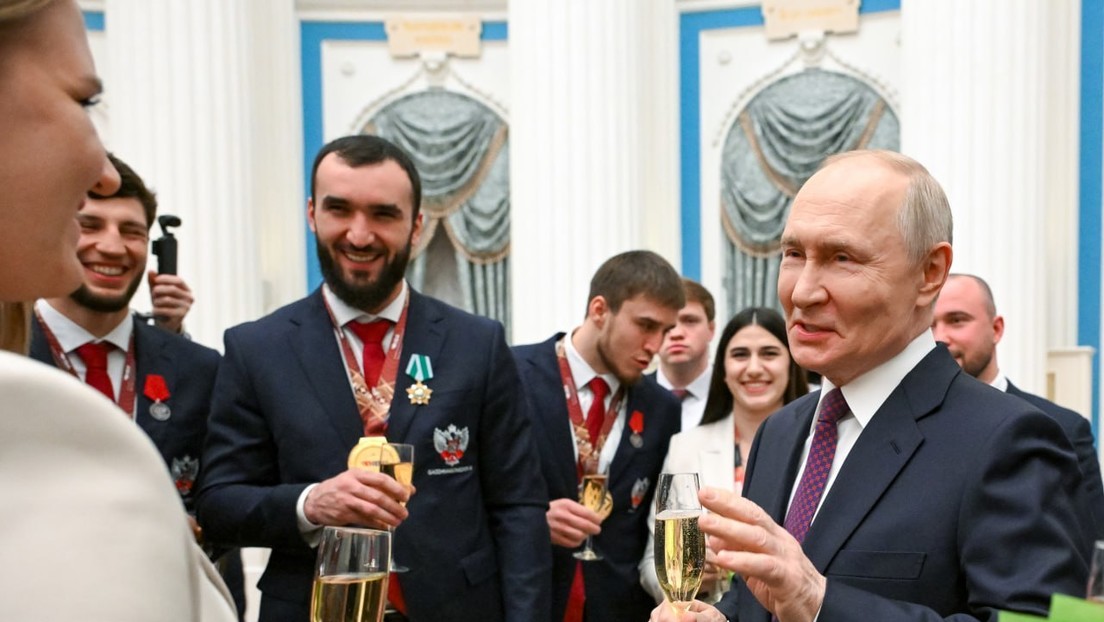 Putin bromea sobre la participación de personas transgénero en competencias deportivas