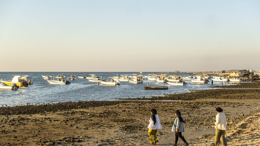 Advierten de peligros por derrames de petróleo causados por la guerra contra Irán