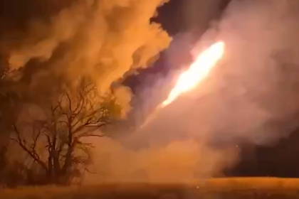 VIDEO: Fuego de artilleros rusos destroza personal, reservas y refugios ucranianos