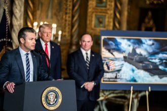 Revelan un conflicto detrás de la renuncia del secretario de la Armada de EE.UU.