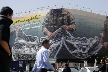 Irán incauta barcos, mientras 'cae' el secretario de la Armada de EE.UU. en pleno bloqueo naval: MINUTO A MINUTO