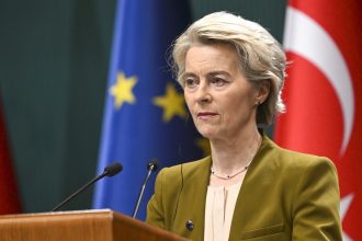 "Simplificar la realidad": Von der Leyen recibe una contundente lección sobre Turquía