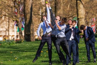 La mitad de los jóvenes rechazan luchar por este país país bajo ninguna circunstancia