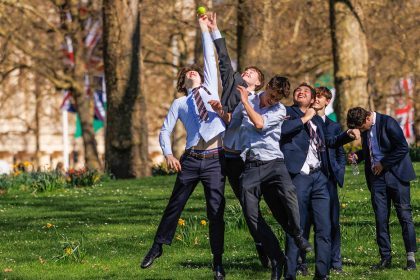 La mitad de los jóvenes rechazan luchar por este país país bajo ninguna circunstancia