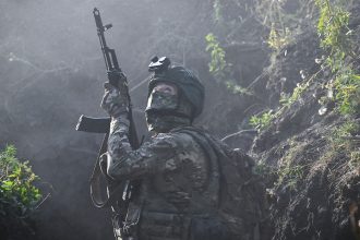 VIDEO: Un solo soldado ruso elimina tres puntos de resistencia enemigos