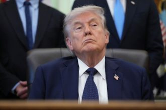 La respuesta de Trump cuando le preguntan por eventual alza del petróleo a 200 dólares por barril