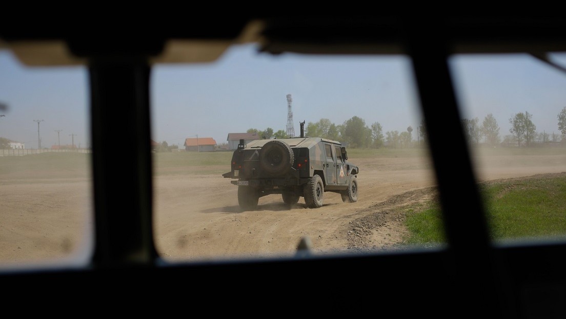 VIDEO: España pierde un costoso blindado tras fallido descenso en paracaídas