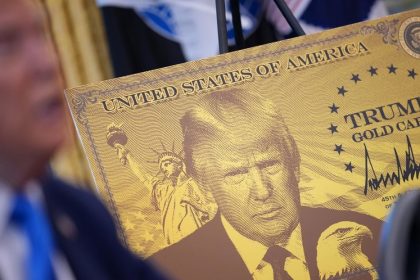 Solo un aprobado: la prometedora 'Tarjeta Dorada' de Trump avanza a paso lento