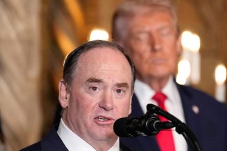 Revelan qué pidió a Trump el jefe de la Armada despedido