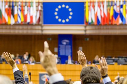 Zajárova: Préstamo a Kiev es otra decisión de Bruselas contra sus propios ciudadanos