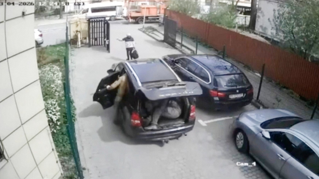 VIDEO: Reclutadores ucranianos atropellan a la madre de un movilizado a la fuerza