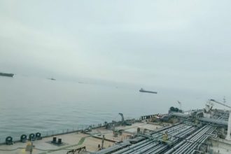 Capitán de un buque muestra la situación en el estrecho de Ormuz en exclusiva a RT