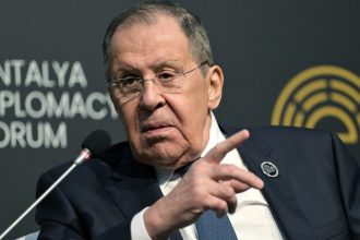 "'Si no haces lo que te pido, te castigaré'": Lavrov sobre la política exterior de EE.UU.