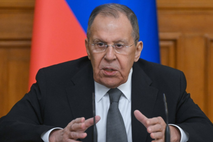 Lavróv: Es ridículo hablar de aclararle a la UE las "líneas rojas" de Rusia respecto a Ucrania