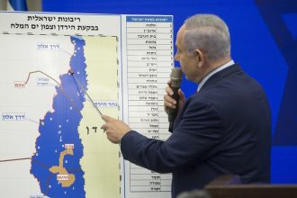 Jeffrey Sachs a Tucker Carlson: Es "absurdo" que EE.UU. malgaste sus recursos en la "delirante" causa israelí