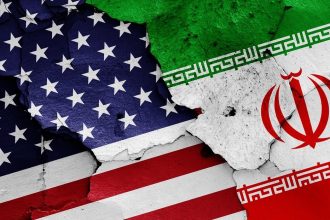 Jeffrey Sachs acusa a EE.UU. de derrocar la democracia en Irán y explica el origen del "odio" mutuo