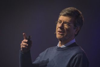 Sachs nombra una "delusión abrumadora" de EE.UU.