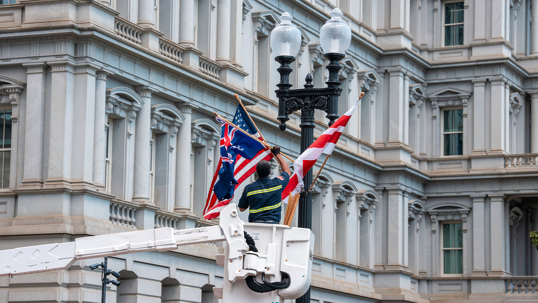 Metedura de pata con banderas cerca de la Casa Blanca antes de la visita del rey Carlos III (FOTOS)