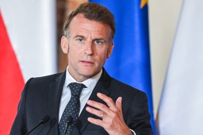 Macron: EE.UU., Rusia y China están "totalmente en contra" de los europeos