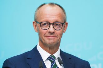 Merz: "No dejemos que nos arrastren a un mal estado de ánimo. Nuestro país es fuerte"